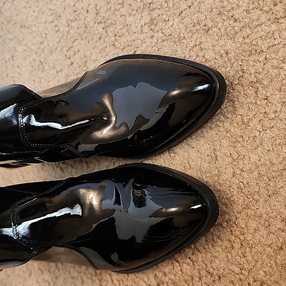 Gianvito Rossi Patent Leather Booties - Picture 2 of 16